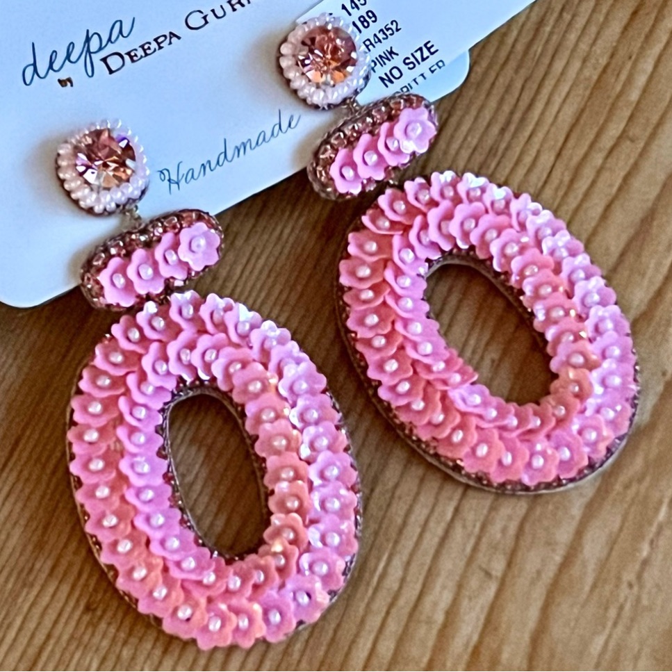 Nwt Deepa Gurnani Beaded Crystal Flower Chandeliers 75$